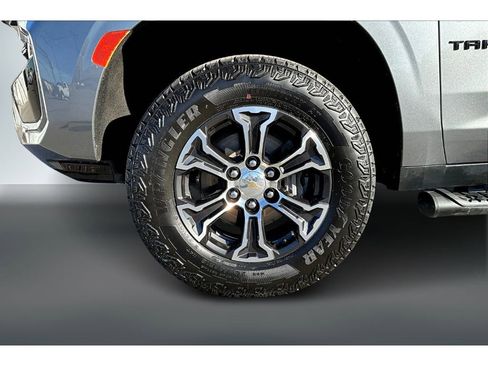 Used 2021 Chevrolet Tahoe Z71 w/ Z71 Off-Road Package image 13