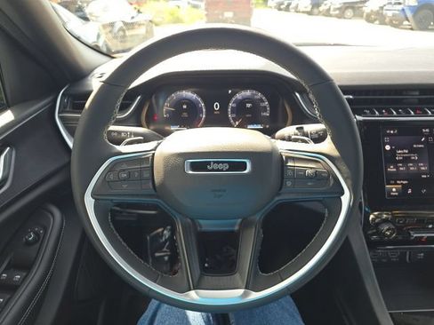 Used 2025 Jeep Grand Cherokee L Laredo AWD/4WD image 16