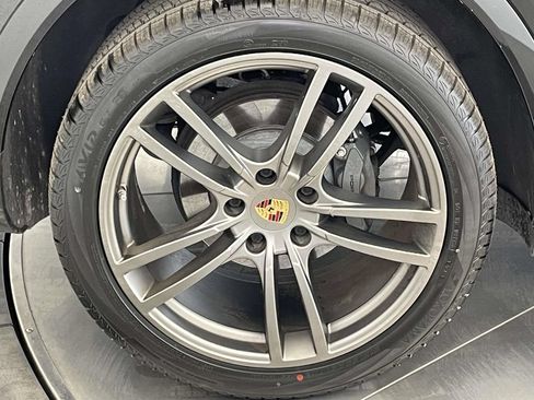 Certified 2023 Porsche Cayenne S Platinum AWD/4WD image 13