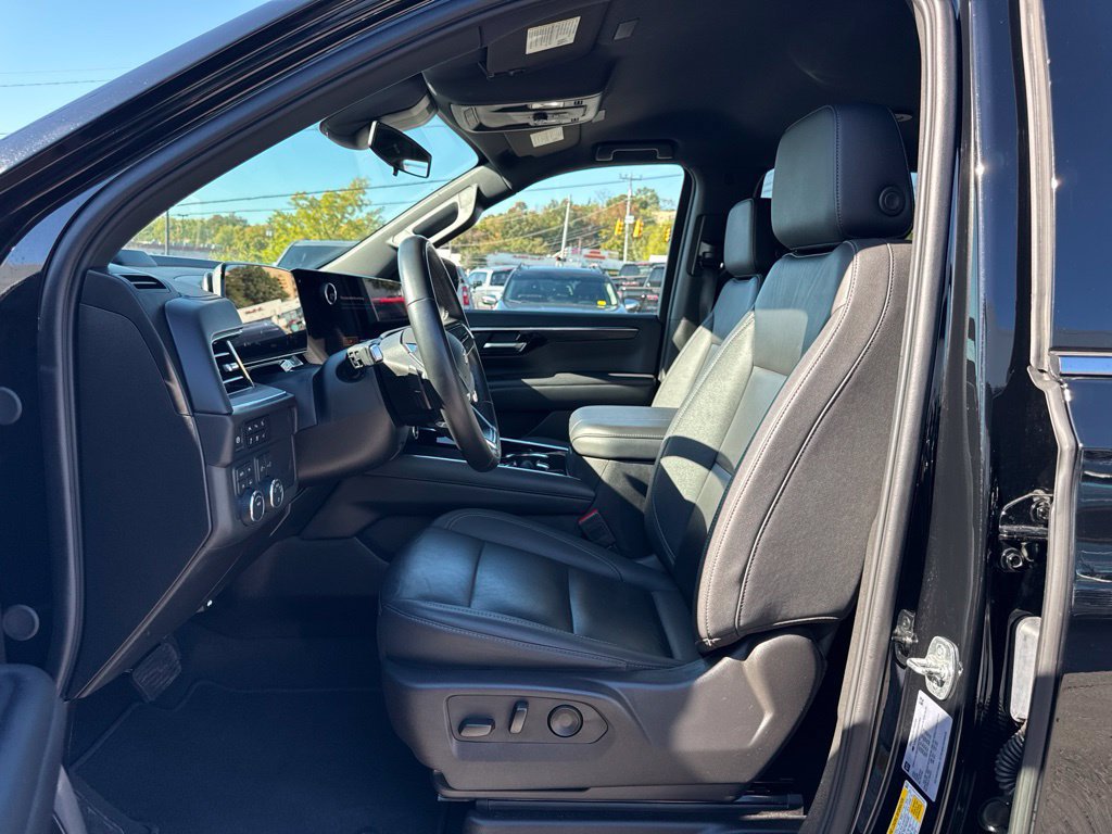 Used 2025 Chevrolet Tahoe LT AWD/4WD image 12