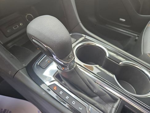 Used 2023 Chevrolet Equinox Premier image 36