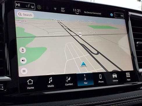 Used 2024 Chrysler Pacifica Limited image 10