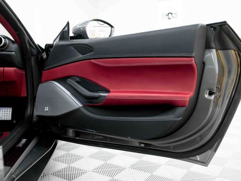 Used 2020 Ferrari Portofino RWD image 88