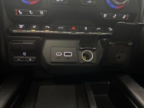 Used 2021 GMC Sierra 2500 Denali w/ Denali Black Diamond Edition image 23