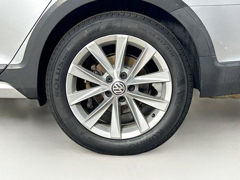 Used 2017 Volkswagen Golf Alltrack S AWD/4WD image 30