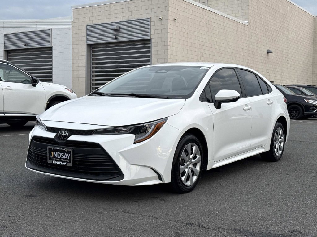 Used 2025 Toyota Corolla LE FWD image 6