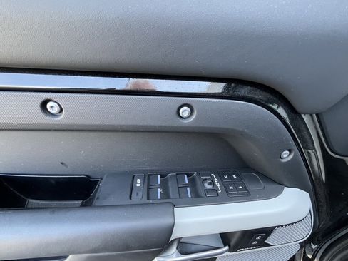 Used 2024 Land Rover Defender 130 S image 16