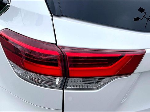 Used 2018 Toyota Highlander Limited Platinum AWD/4WD image 31
