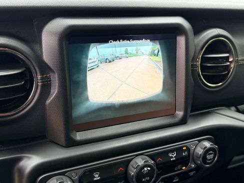 Used 2021 Jeep Wrangler Unlimited Sahara image 25