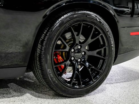 Used 2016 Dodge Challenger SRT image 57