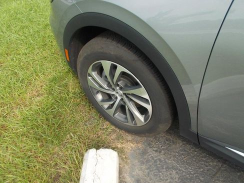 Used 2023 Buick Envision Essence image 10