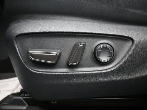 Used 2022 Toyota Highlander XLE image 11