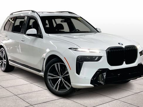 Used 2023 BMW X7 xDrive40i w/ M Sport Package image 2