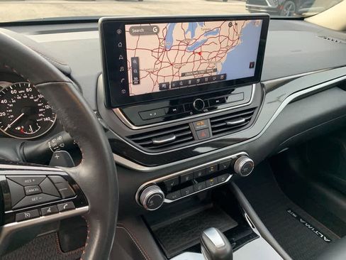 Used 2023 Nissan Altima 2.5 SR w/ SR Premium Package image 13