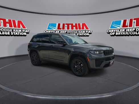 New 2026 Jeep Grand Cherokee Altitude RWD image 2