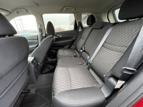 Used 2018 Nissan Rogue SV image 16