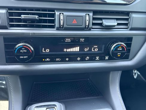 Used 2025 Nissan Pathfinder S FWD image 18