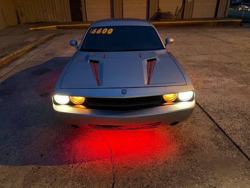 Used 2010 Dodge Challenger SE RWD image 12