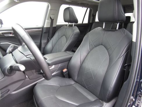 Used 2023 Toyota Highlander Platinum AWD/4WD image 12