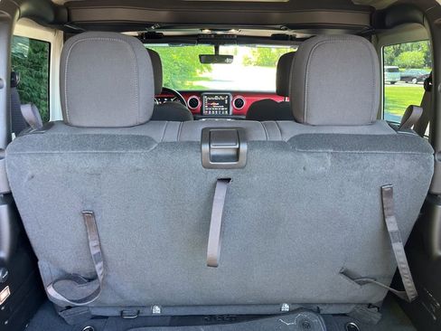 Used 2022 Jeep Wrangler Rubicon w/ Cold Weather Group AWD/4WD image 35