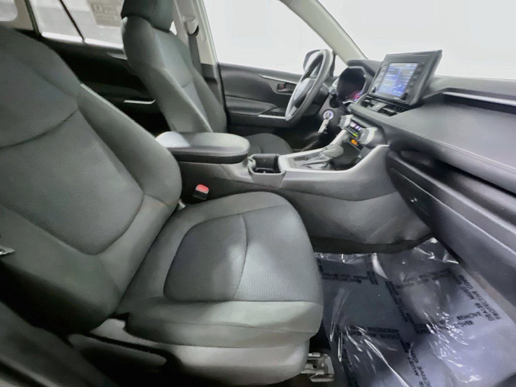 Used 2022 Toyota RAV4 LE FWD image 27