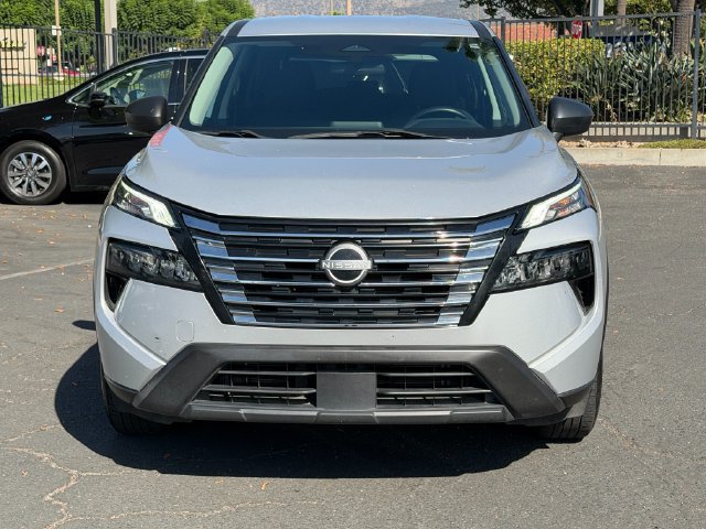 Used 2024 Nissan Rogue S AWD/4WD image 2