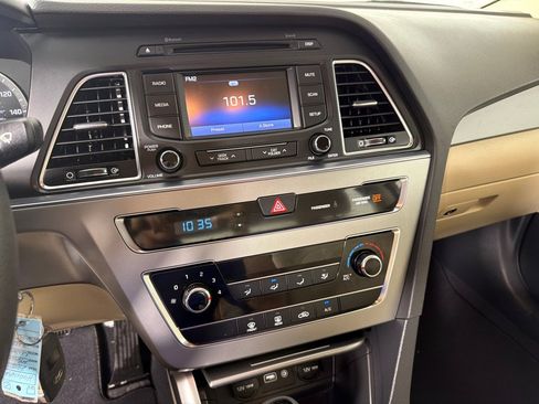 Used 2015 Hyundai Sonata SE w/ Option Group 09 FWD image 14