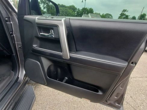 Used 2019 Toyota 4Runner SR5 Premium AWD/4WD image 39