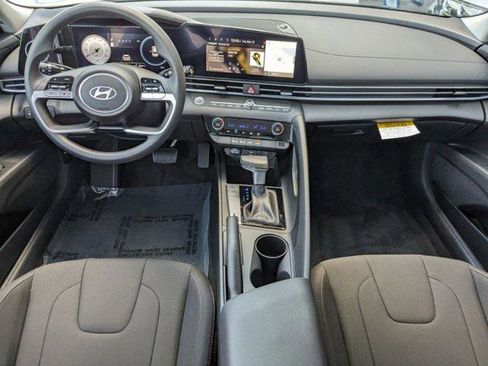New 2024 Hyundai Elantra SEL image 10