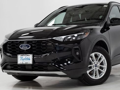 Used 2023 Ford Escape ST-Line Select w/ Tech Pack #2 AWD/4WD image 2