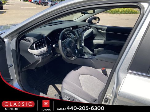 Used 2020 Toyota Camry LE FWD image 3