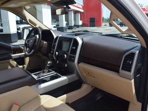 Used 2019 Ford F150 Lariat w/ Equipment Group 502A Luxury AWD/4WD image 14