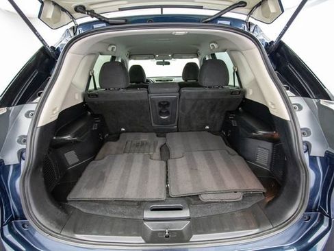 Used 2016 Nissan Rogue SV image 40