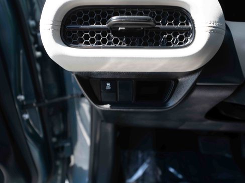 Used 2023 Honda HR-V LX image 11