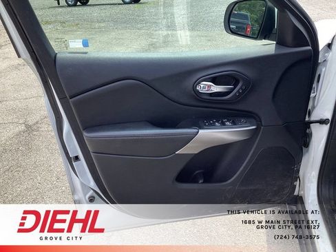 Used 2019 Jeep Cherokee Limited w/ Trailer Tow Group AWD/4WD image 18