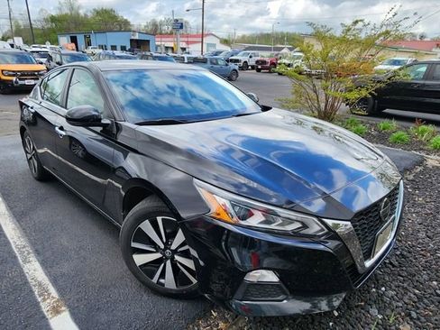 Used 2021 Nissan Altima 2.5 SV w/ SV Premium Package image 2