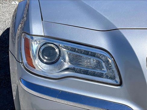 Used 2012 Chrysler 300 image 25
