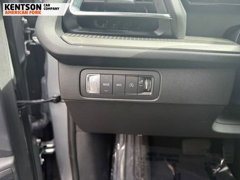 Used 2024 Chevrolet Traverse LT image 21