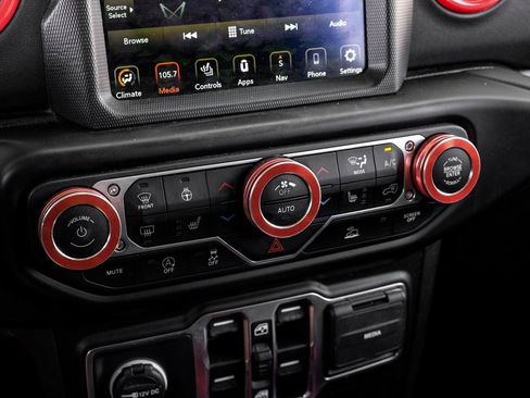 Used 2022 Jeep Wrangler Unlimited Sahara w/ Cold Weather Group image 34