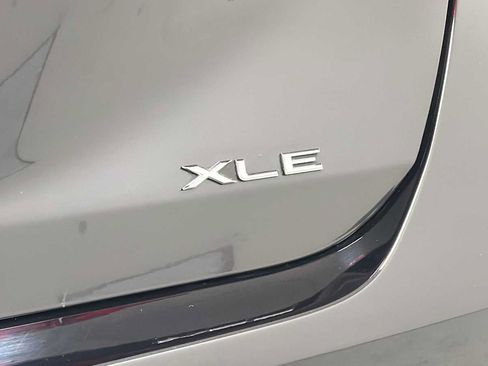 Certified 2022 Toyota Avalon XLE w/ Moonroof Package FWD image 28