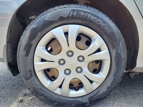 Used 2010 Hyundai Elantra GLS FWD image 21