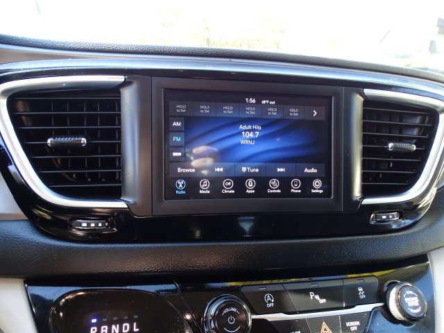 Used 2020 Chrysler Pacifica Touring-L FWD image 13