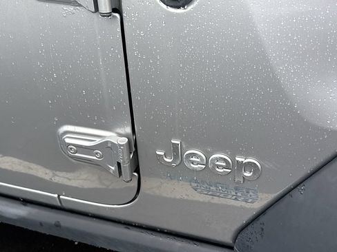 Used 2018 Jeep Wrangler Unlimited Sport S AWD/4WD image 5
