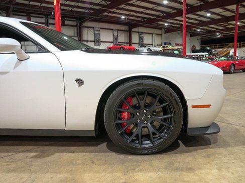 Used 2016 Dodge Challenger SRT Hellcat RWD image 11