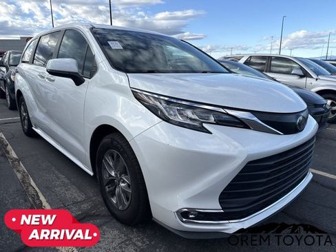 Used 2023 Toyota Sienna XLE FWD image 6
