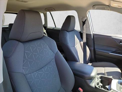 Used 2021 Toyota RAV4 XLE FWD image 12