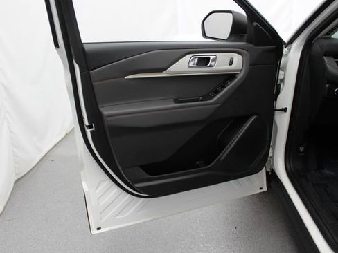 Used 2025 Ford Explorer Active w/ Active Comfort Package AWD/4WD image 15