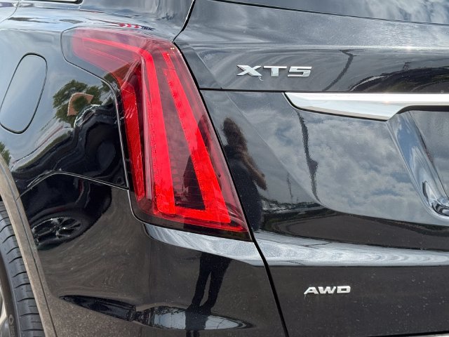 Used 2021 Cadillac XT5 Premium Luxury w/ LPO, Floor Liner Package AWD/4WD image 29