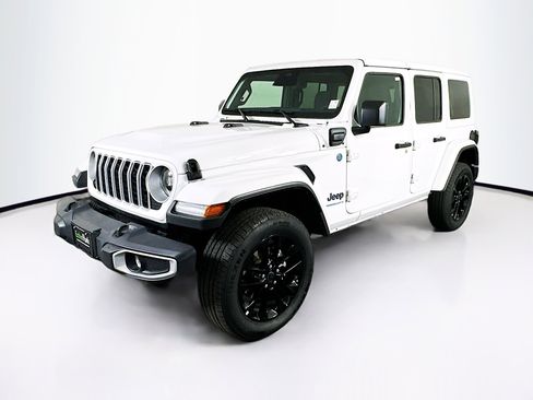 Used 2025 Jeep Wrangler Unlimited Sahara w/ Safety Group AWD/4WD image 3