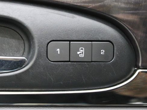 Used 2017 Buick Enclave Leather image 19